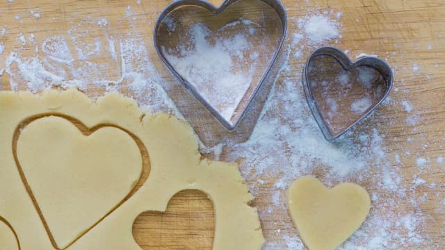 Jak zrobić foremkę do ciastek krok po kroku – prosty sposób na domowe wypieki Jak zrobić foremkę do ciastek krok po kroku – prosty sposób na domowe wypieki