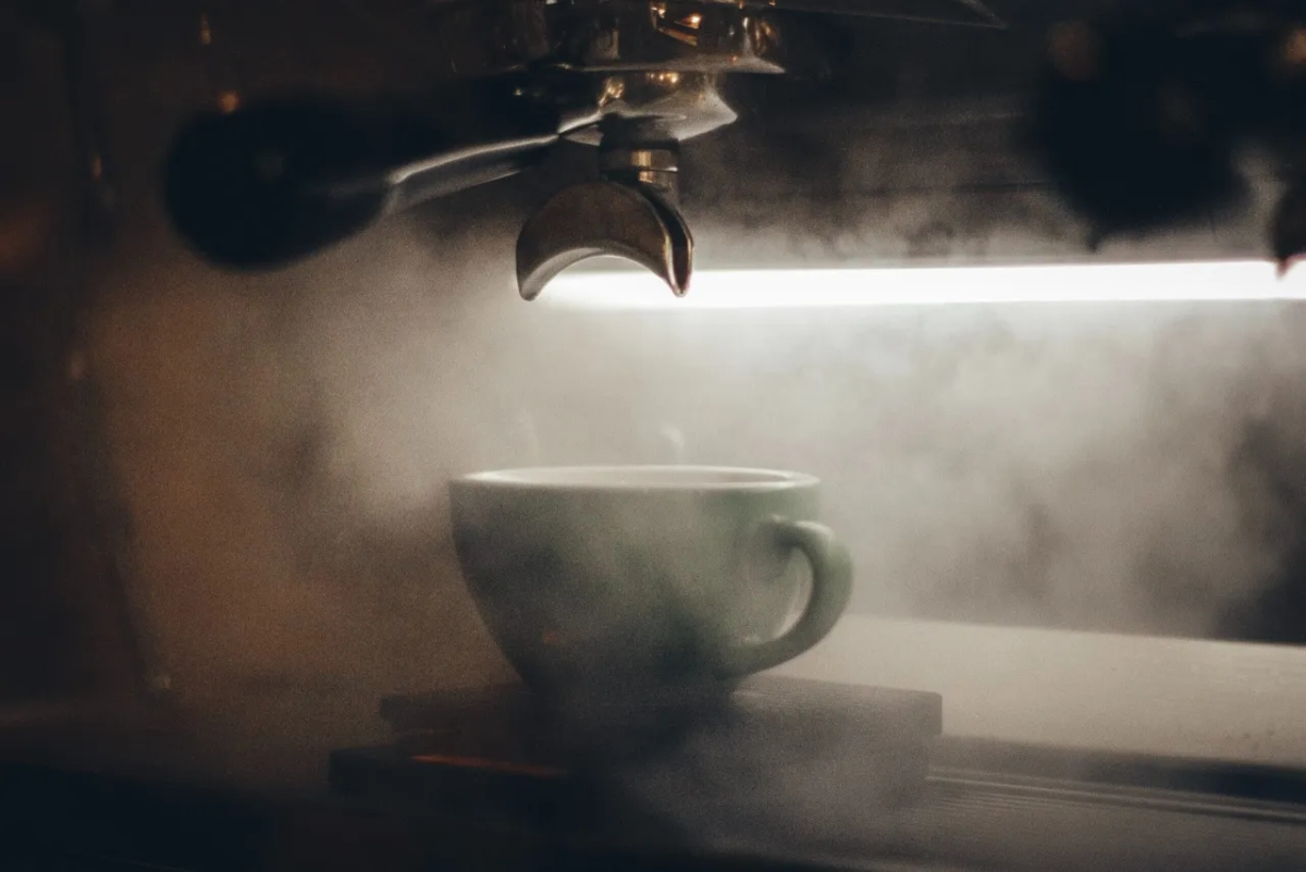 Jak odpowietrzyć ekspres do kawy Delonghi i uniknąć problemów z wodą