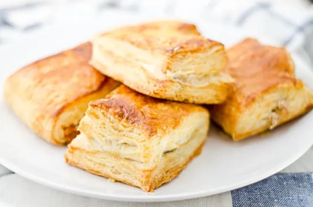 Ile kalorii ma ciastko francuskie? Sprawdź, jak wpływa na dietę i zdrowie Ile kalorii ma ciastko francuskie? Sprawdź, jak wpływa na dietę i zdrowie