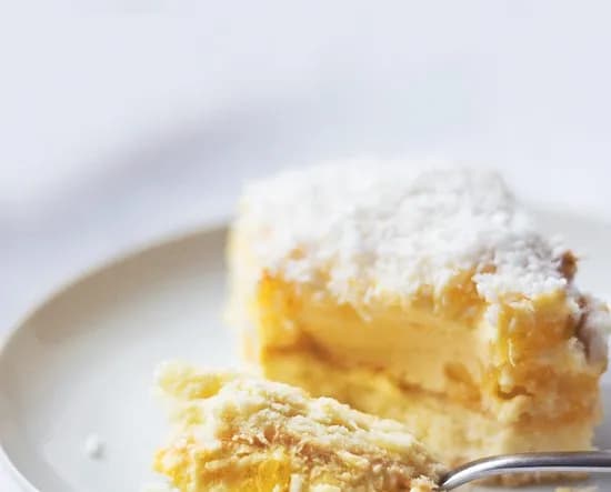 Pyszne ciasto piña colada – przepis na tropikalny deser bez trwogi Pyszne ciasto piña colada – przepis na tropikalny deser bez trwogi