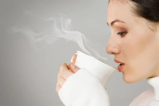 Czy w ciąży można pić kawę rozpuszczalną z mlekiem? Bezpieczeństwo i zalecenia Czy w ciąży można pić kawę rozpuszczalną z mlekiem? Bezpieczeństwo i zalecenia