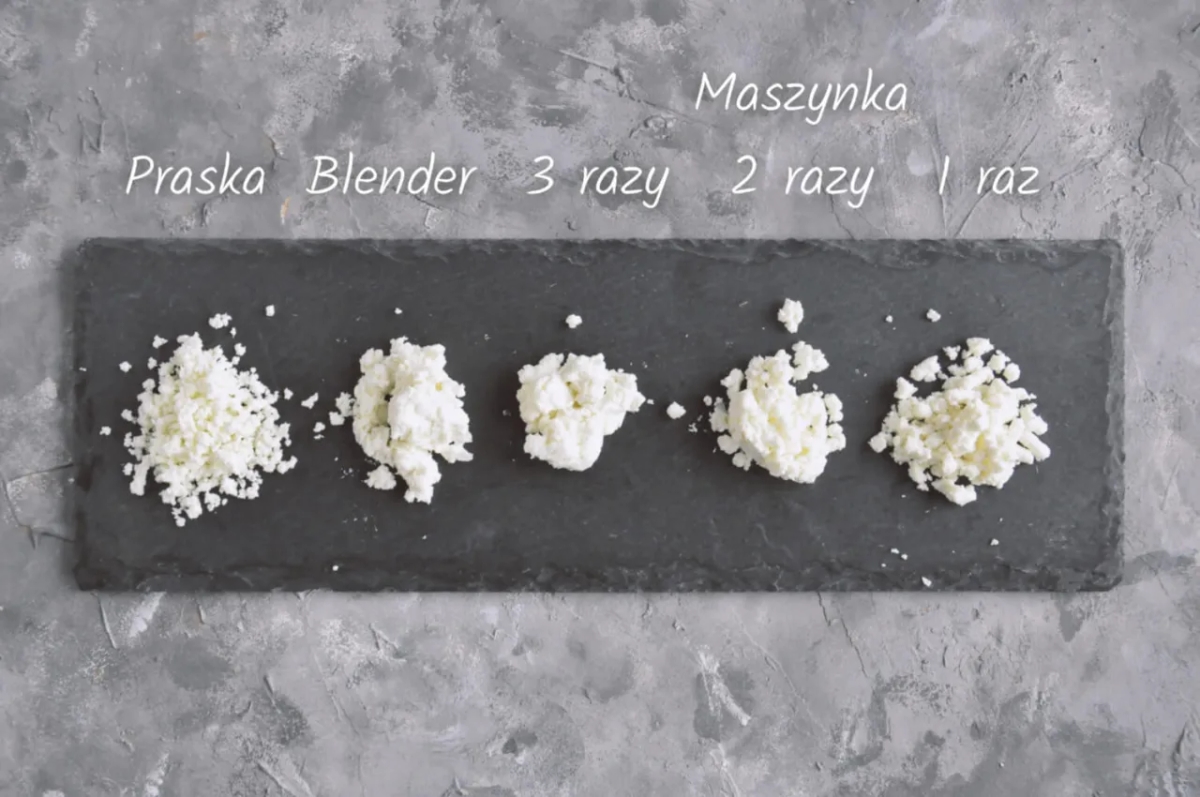 Jak zmielić ser na sernik, aby uniknąć grudek i uzyskać gładką masę