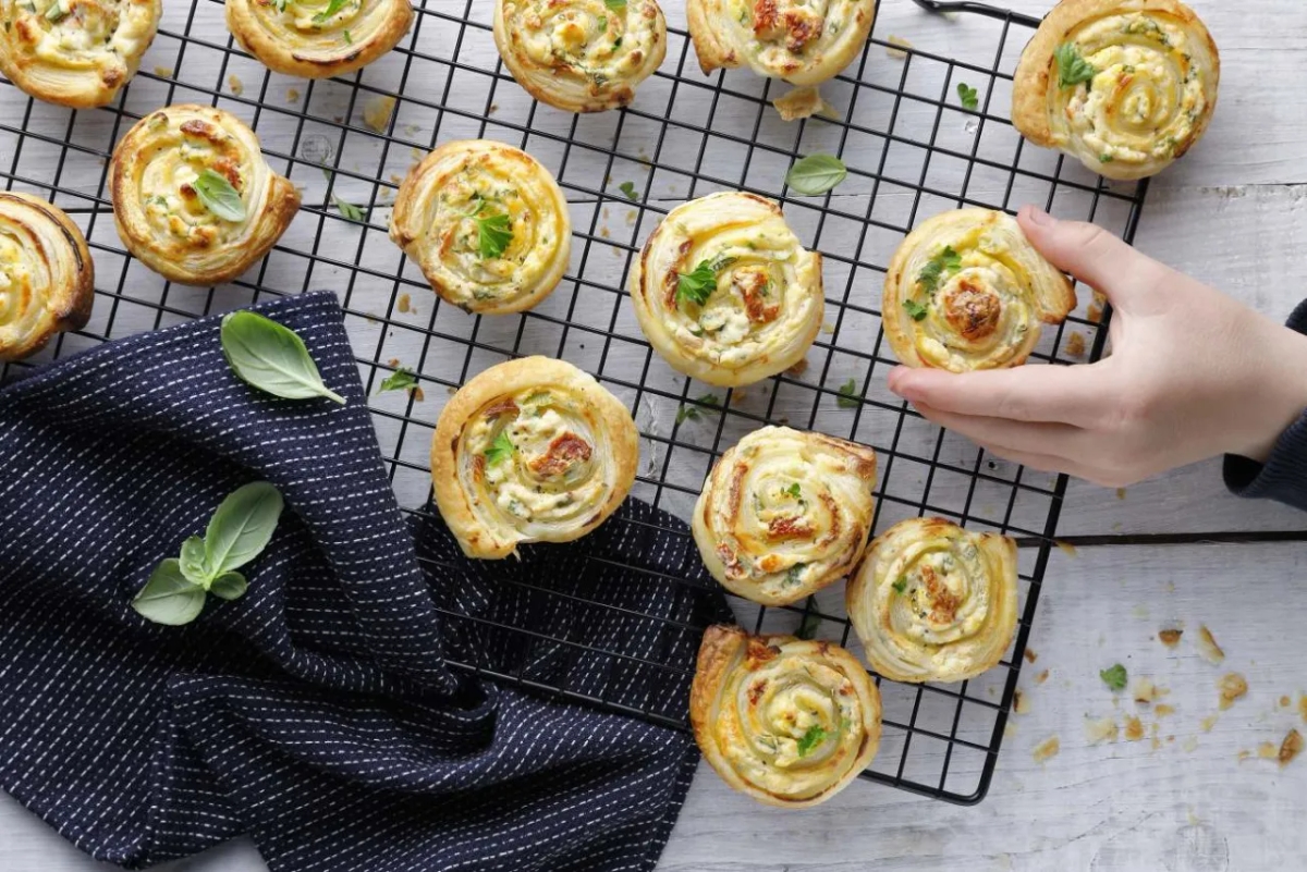 Jak zawijać ciastka francuskie - proste techniki i smaczne przepisy